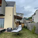 Apartament Garsonierǎ la curte si ciubǎr extracost