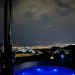 Garsonierǎ la curte si ciubǎr extracost *