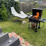 Garsonierǎ la curte si ciubǎr extracost