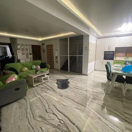 Garsonierǎ La Curte Si Ciubǎr Extracost Apartamento