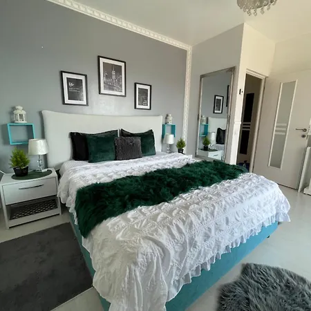 Garsoniera La Curte Apartment