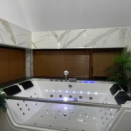 Апартаменты Panoramic Villa With Hydro & Hot Tube Клуж-Напока