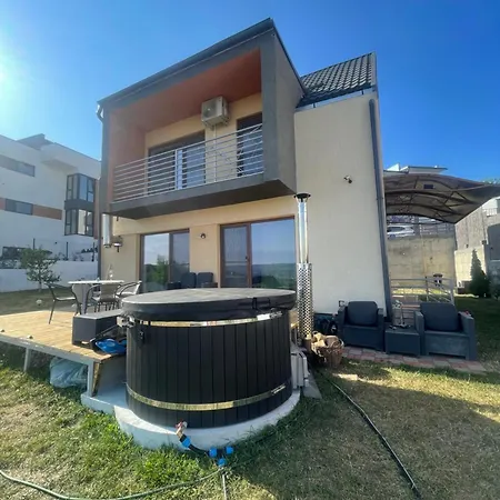 Panoramic Villa With Hydro & Hot Tube *