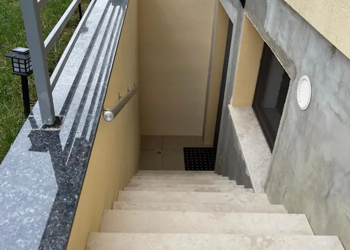 Garsonierǎ La Curte Cu Ciubǎr * Cluj-Napoca