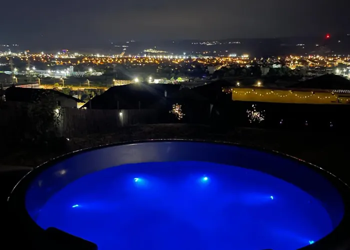 Garsonierǎ La Curte Cu Ciubǎr Apartament *