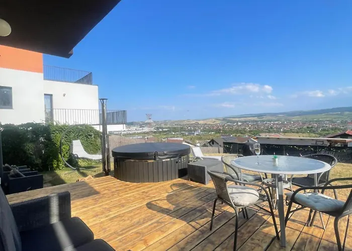 Garsonierǎ La Curte Cu Ciubǎr Apartament *