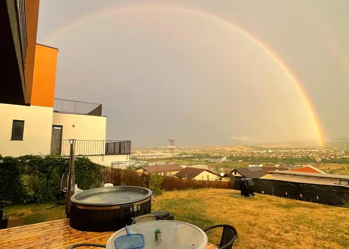 Garsonierǎ La Curte Cu Ciubǎr Apartament